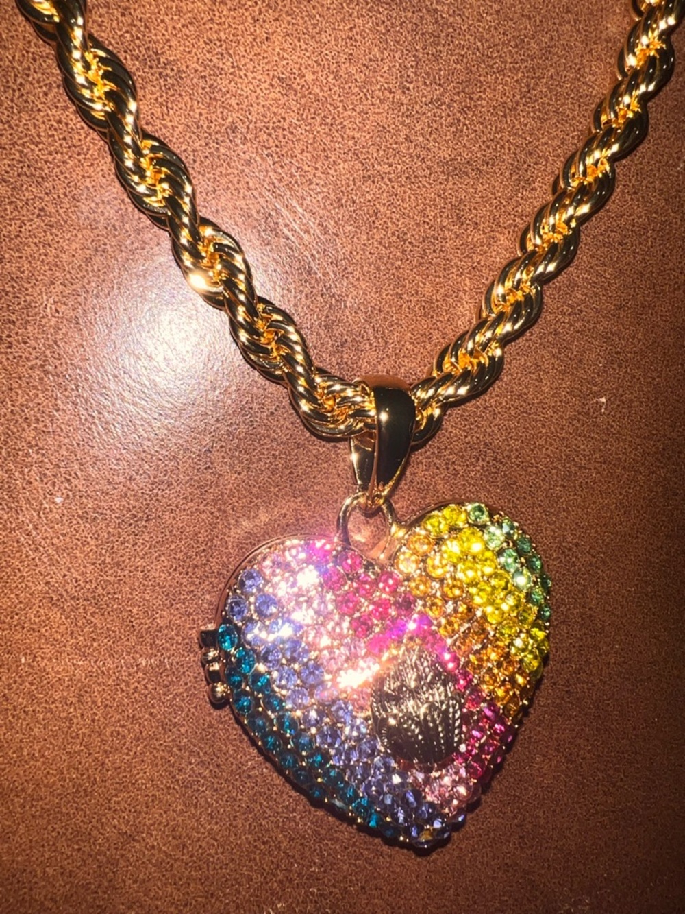 Kurt Geiger XL Rope Gold-Tone Rainbow Heart Pendant Necklace/Locket NWT Rare HTF - Picture 4 of 7